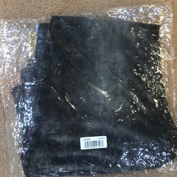 NEW OMG JEANS - Picture 3 of 8